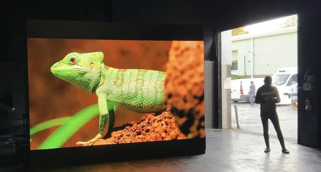 LED screen featuring Glue on board Technology