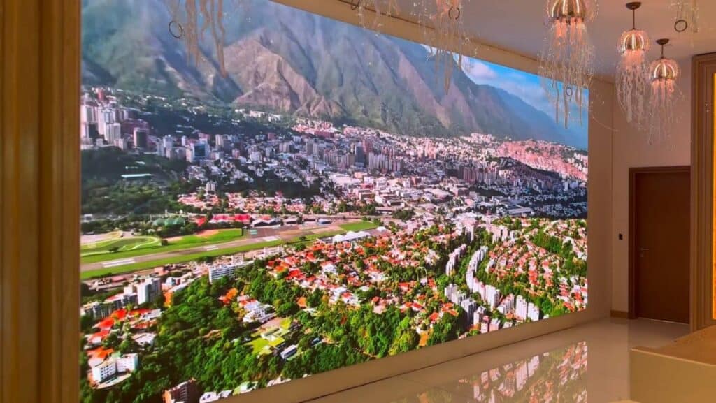 Side view of 8m x 3m LED video wall at Hotel Londres showing Caracas panorama with El Avila mountain