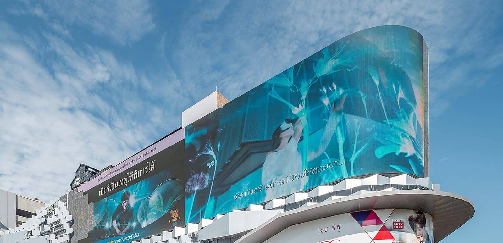 DHB Series high brightness LED cabinets on a curved building facade, legible in bright daylight