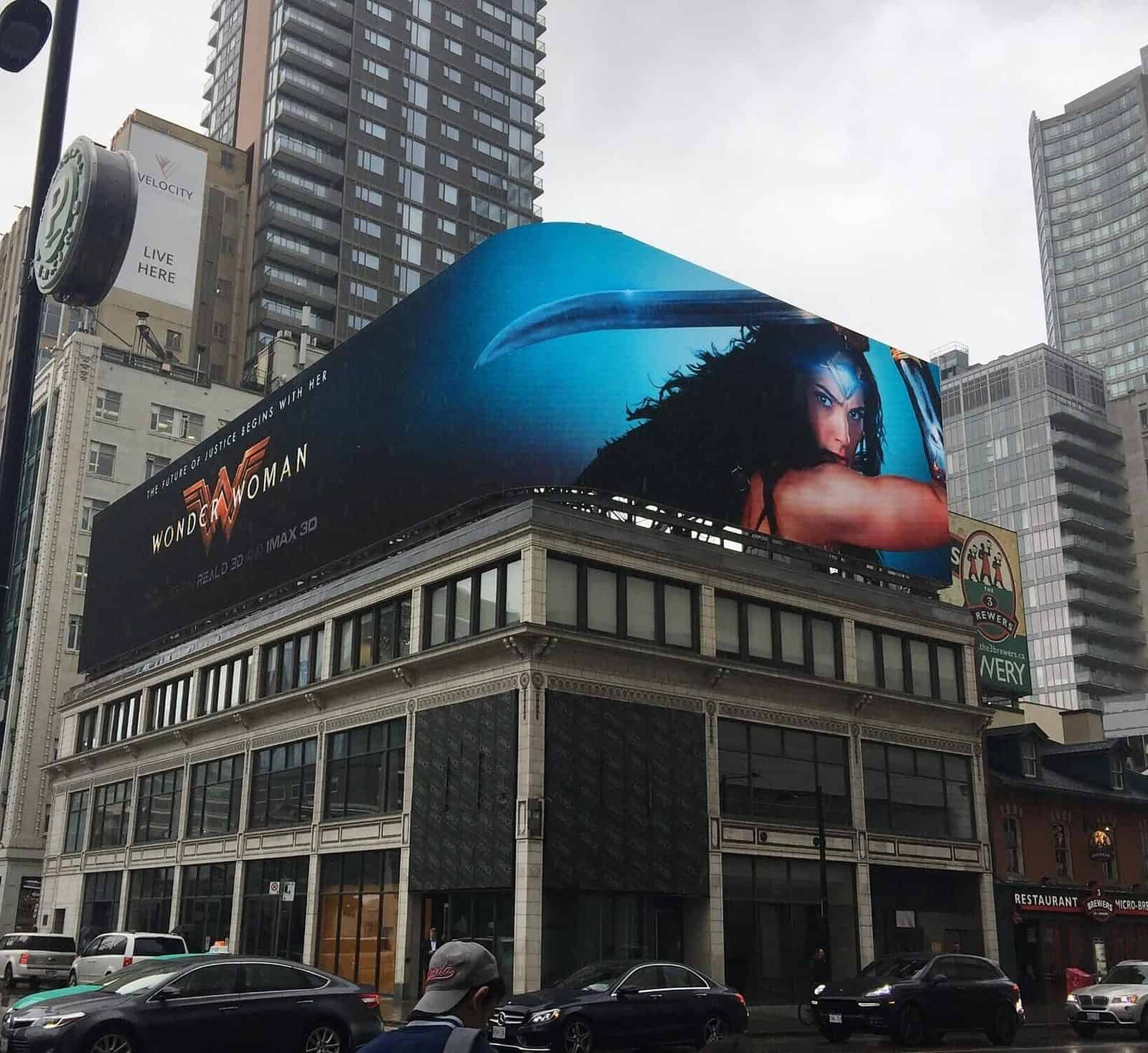 DHB Series curved wrap-around LED installation, one screen across two elevations