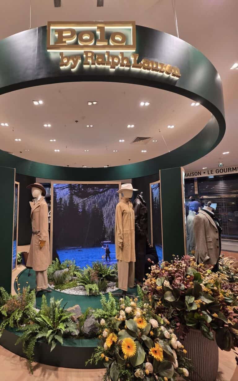 Curved LED screens for retail: the Polo Ralph Lauren rotating podium with concave and flat LED screens at Galeries Lafayette Paris